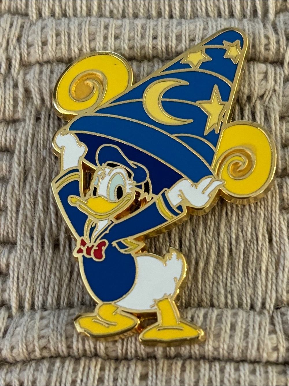 DISNEY 2010 WDW Four Parks One World Donald Duck Hollywood Studios Icon Pin